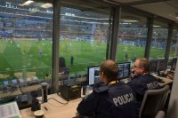 Dowództwo Policji na stanowisku dowodzenia Stadionu Miejskiego w Bielsku-Białej.