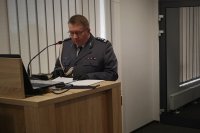 Komendant Miejski Policji w Bielsku-Białej wygłasza okolicznościowe przemówienie.