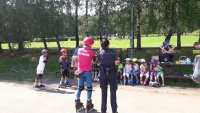 policjanci podczas spotkania z dziećmi i młodzieżą